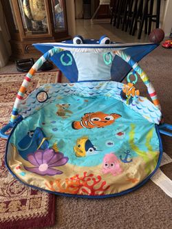 Finding Nemo baby mat
