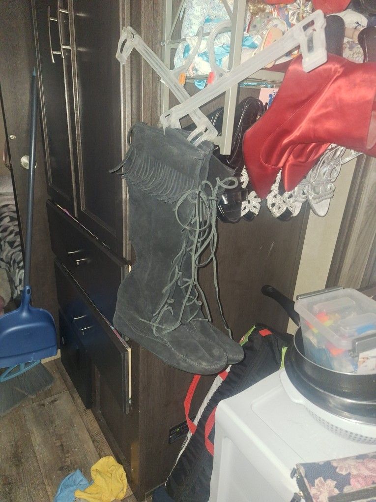 Minnetonka Moccasin Boots