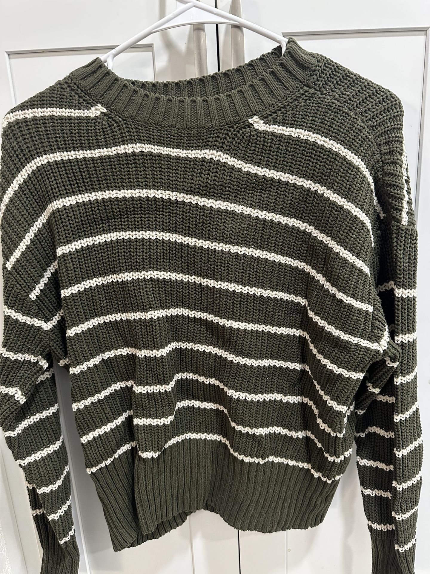 Women's Sweater Size Medium 