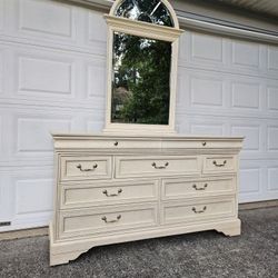 Lexington Chez Michelle Collection Dresser with Mirror 