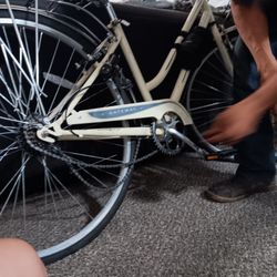 Schwinn GATEWAY-GEAR NEEDS PLACED BACK ON CHAIN