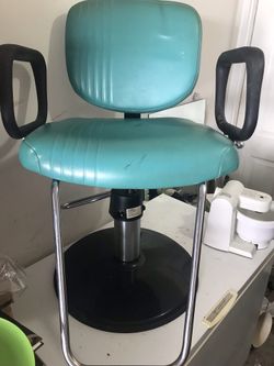 Salon chair