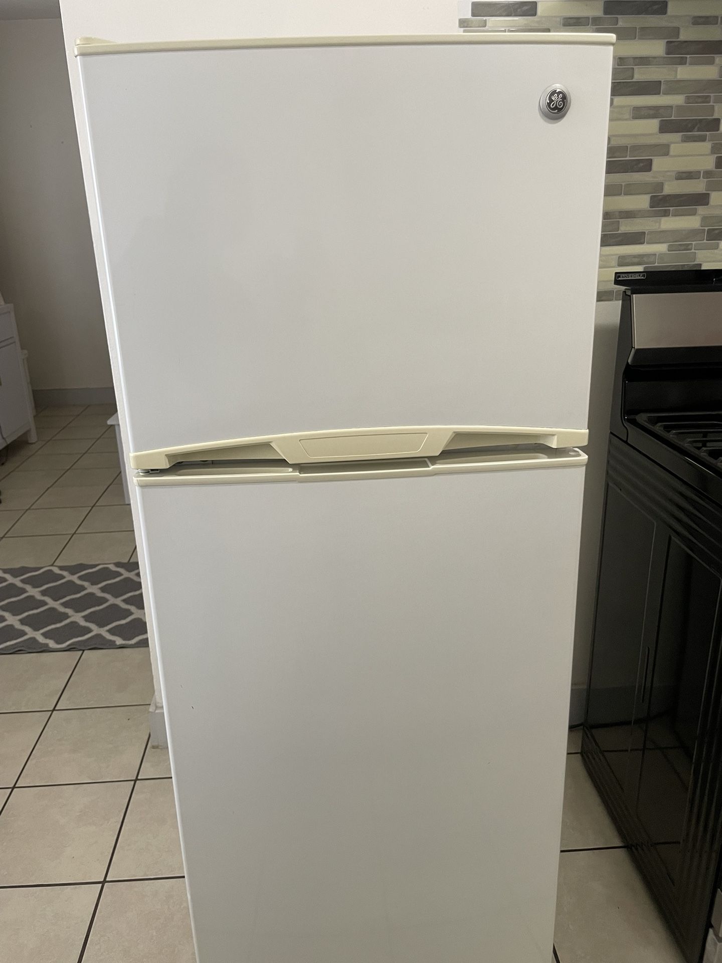 Refrigerator *refrigerator*
