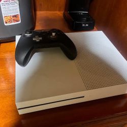 Xbox One S With Controller 
