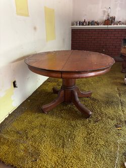 Antique Round Oak Pedestal Dining Table