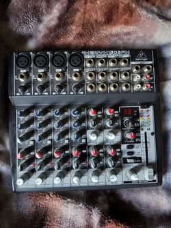 Behringer XENYX 1202FX 12-Input Mixer (Like New, Read Description)