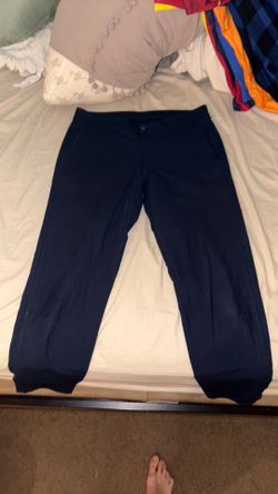 Lululemon men’s ABC pants- slim fit (navy blue)