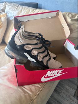 Vapor maxes plus Nike  rattan 9.5