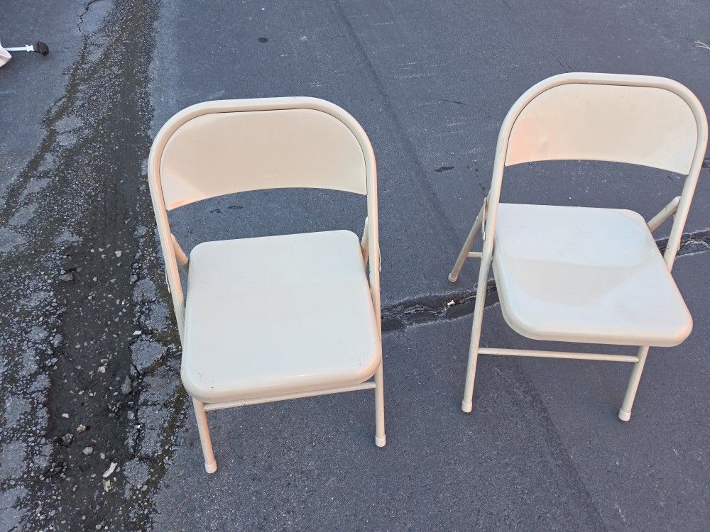 Beige Folding Chairs