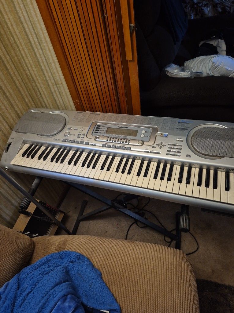 Keyboard Plays Alot Of Beats