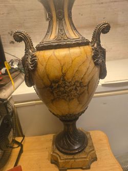 3foot tall vintage lamp