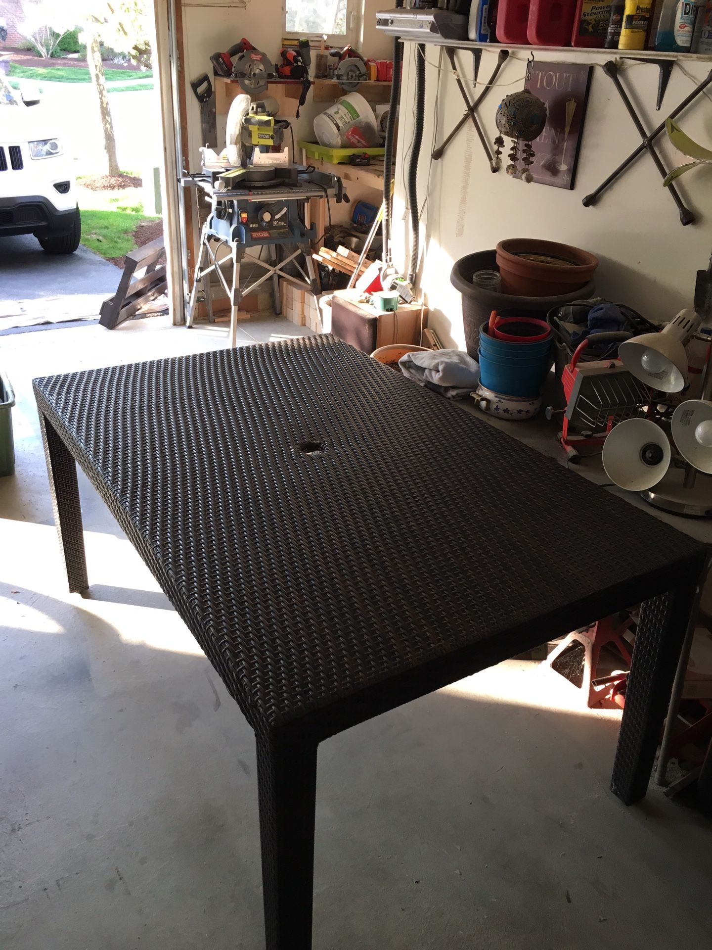 Outdoor table, like new, used 1 season!!