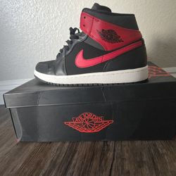 $80 Or Better Offer🔥 Air Jordan 1 Mid “Bred” Size 10 – Clean – Priced to Move