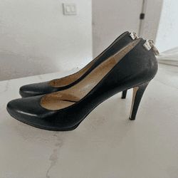 total hand Michael Kors Pumps – Subtle Elegance and Charm