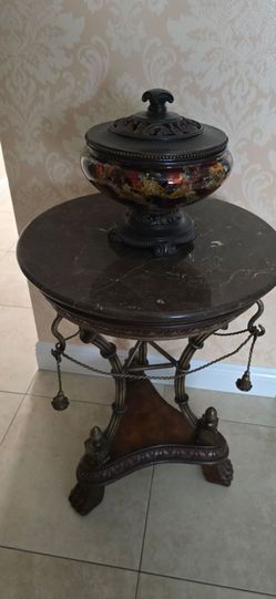 Round Marble Top Accent Table with Metal Base