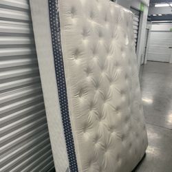 King size luxury firm wink pillow top-demo model great new condition-like new for cheaper.