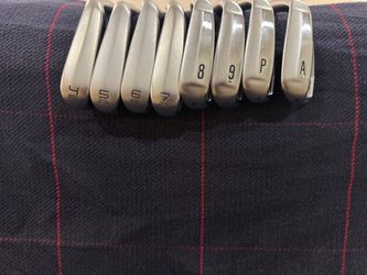 Mixed iron set of Cleveland and Srixon irons