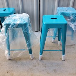 New Barstools / Bancos Nuevos