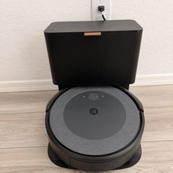 Roomba I5+ W/ Extra Replacement Parts 