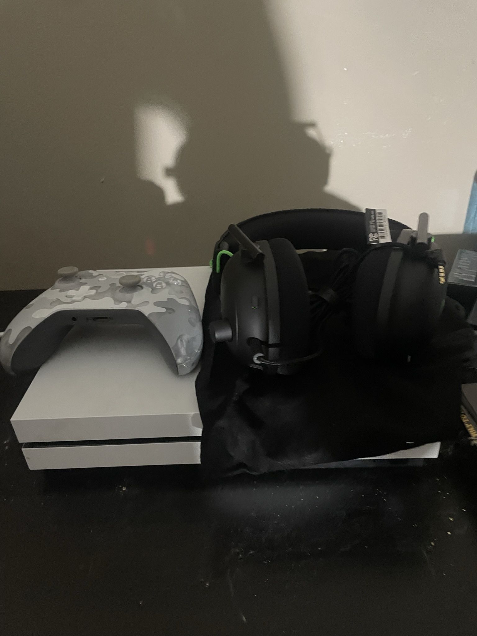 Xbox One S BlackShark V2 White Cameo Wireless Controller Black Wired Controller Gta And Minecraft On Disk