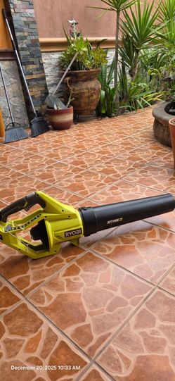 Leaf blower