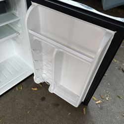 mini refrigerator 