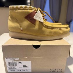 Men's Clark's Wallabees Wheat With Fur Size 11.5 $110