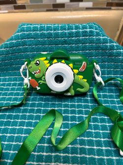 NEW! Green dinosaur-themed kids digital/video camera w/32gb SD Card