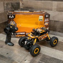 NKOK REALTREE® ROCK CRAWLER™ COMPETITON SERIES W/RC TRANSMITTER 1:10 SCALE