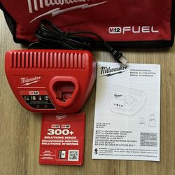 Milwaukee M12 12-Volt Battery Charger