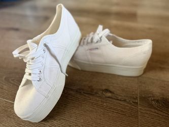 New superga Size 10.5 Women’s