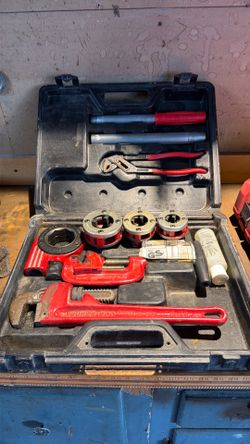 Super Ego manual ratcheting pipe threader kit