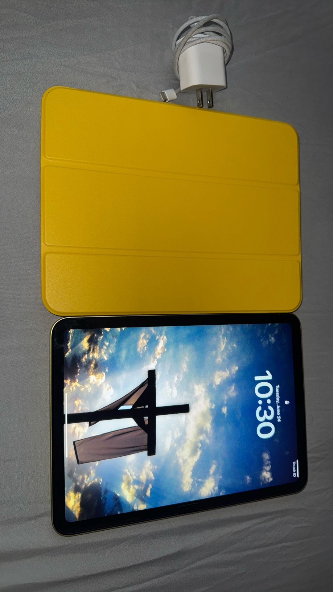 iPad A16 Chip 11 Gen 11 Inch /// Comes With Everything Original Box And Screen Protector And New Case /// Had For A Week Excellent Condition !