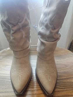 New womans boots size 5 1/2