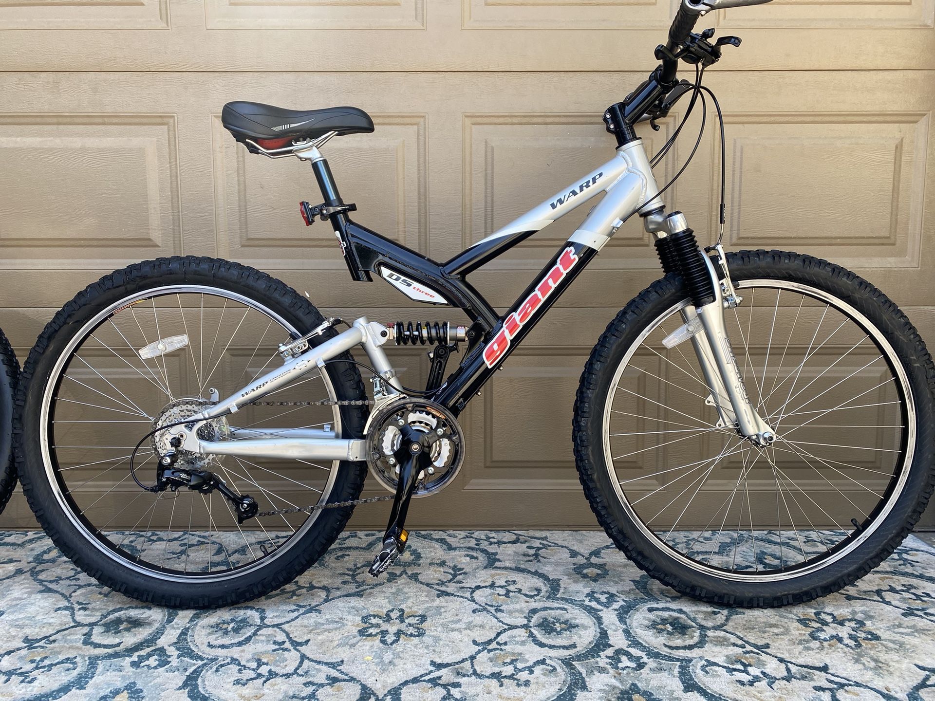 Giant warp full suspension mountain bike sale