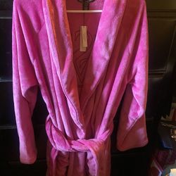 New Victoria’s Secret Robe ( If Local , Available to Meet) 