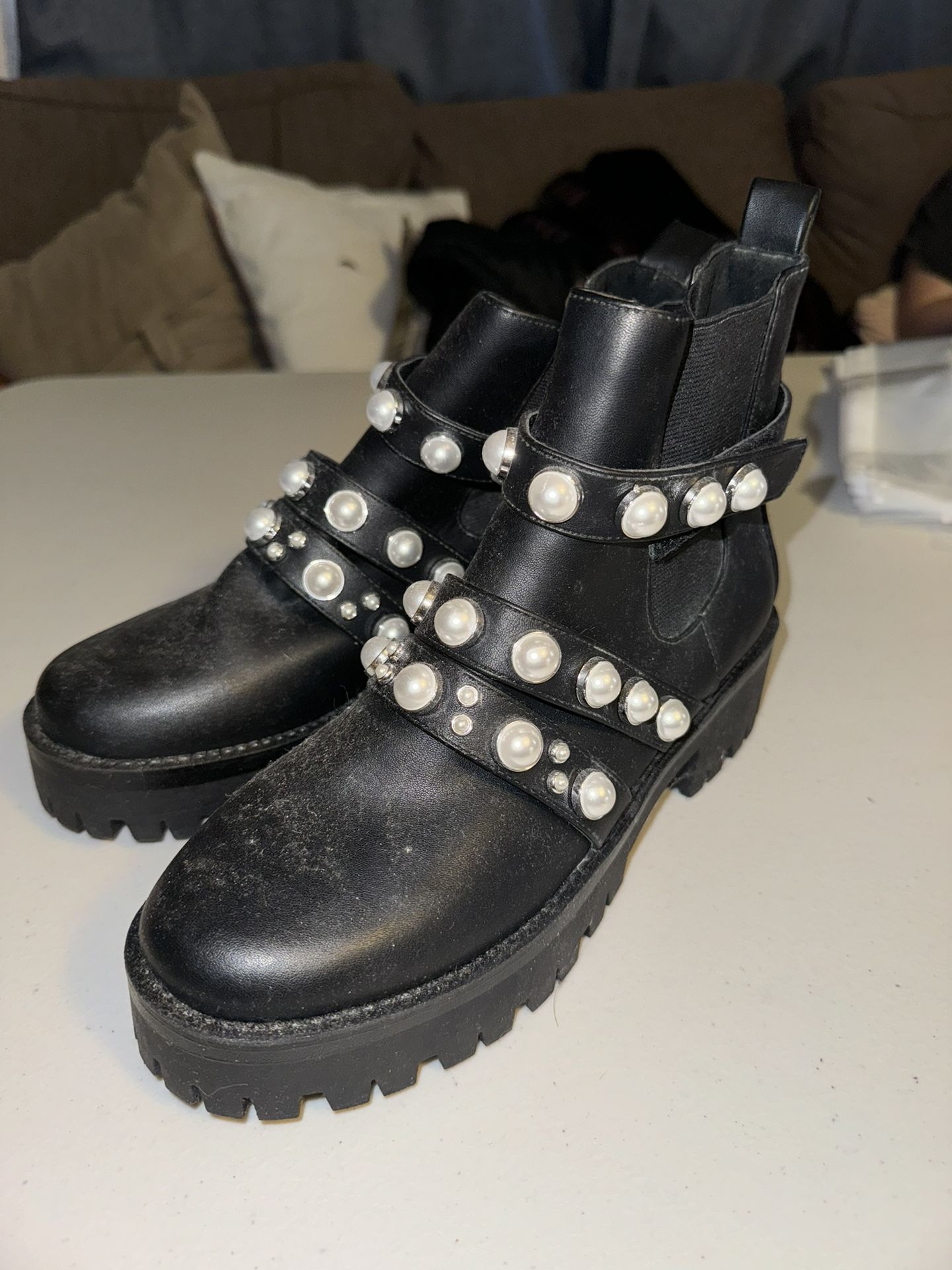 Boots with pearls