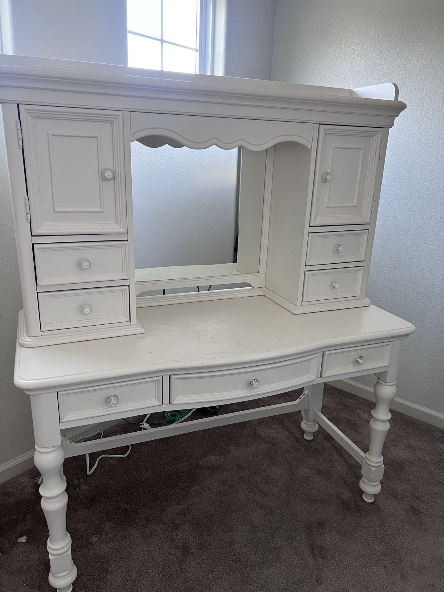 White desk/hutch/vanity