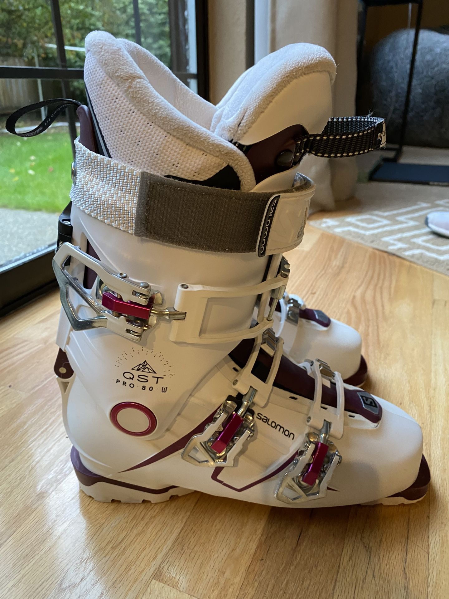 Salomon Quest Pro 80 Ski Boots Excellent for Sale in Gig Harbor, WA - OfferUp