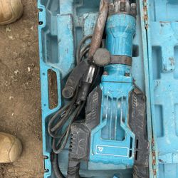 MAKITA 70lbs Breaker Hammer