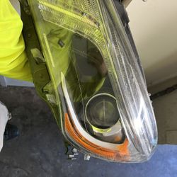 Bi-xenon Mercedes Benz’s branded headlights