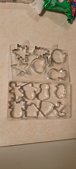 15 Piece Christmas Cookie Cutter Set with Storage Case