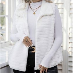 NEW Calvin Klein  White Ribbed Faux Fur Zip Front Best Womens Sz XL NWT