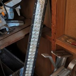 Dual row LED light bar for vehicle