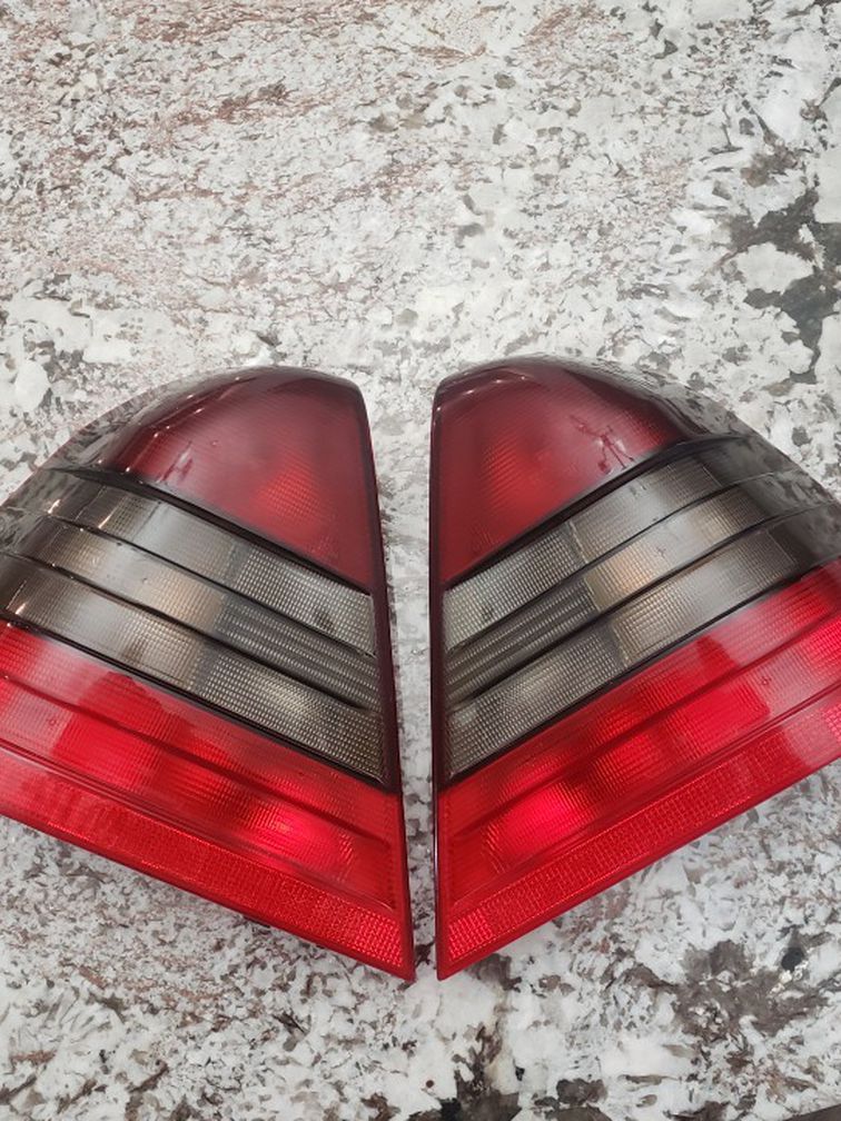 1998 - 2000 Mercedes-Benz C230 C280 - Left and Right Tail Lights