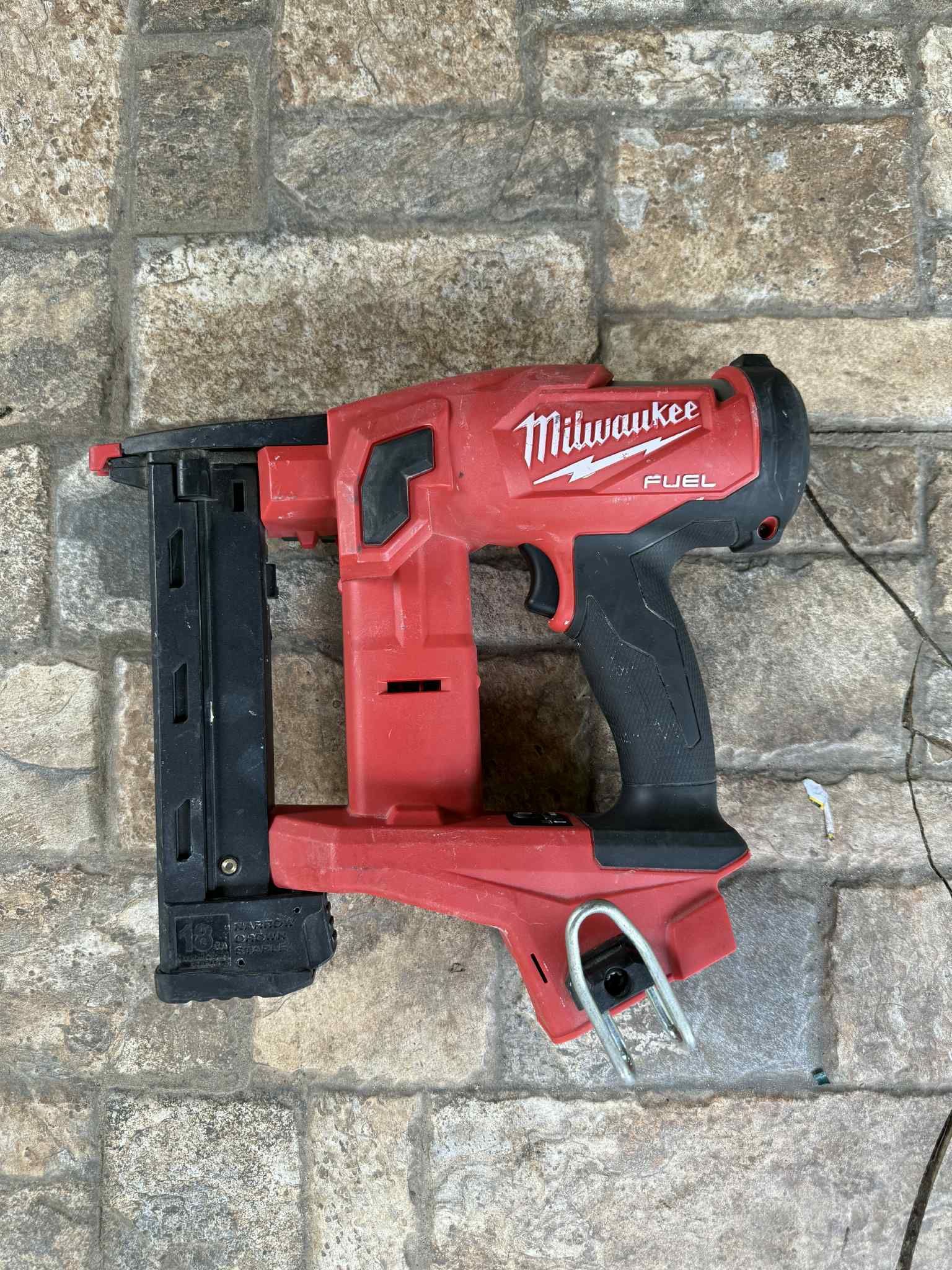 Narrow Crown Stapler Milwaukee Cordless Stapler M18 Milwaukee 2749