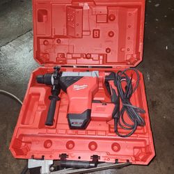 Milwaukee
15 Amp 1-3/4 in. SDS-MAX Corded Combination Hammer with E-Clutch
Slightly Used