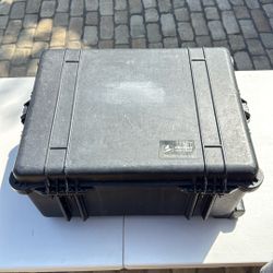 Pelican 1600 Protector Hard Case – Waterproof, Heavy Duty