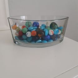 MARBLE LOT W/GLASS VASE 