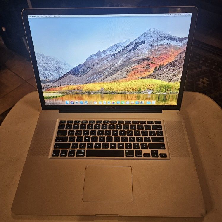 Apple MacBook Pro 17-in A1297 Mid 2010 2.53GHz i5 8GB Ram 500GB HDD Super Drive